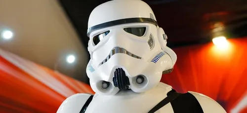 Des Stormtroopers font respecter les gestes barrière à Disney World...