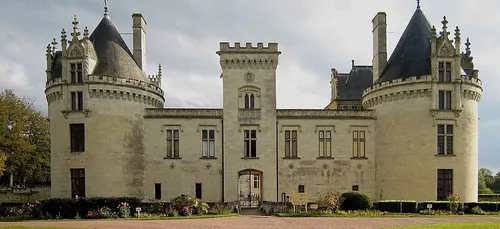 Partez à la découverte du château de Brézé et de son réseau...