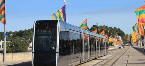 Tours : le pont Wilson interdit aux voitures à partir du 13 août