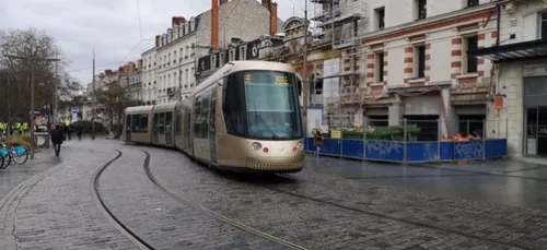 Orléans : un sexagénaire violemment agressé dans le tram
