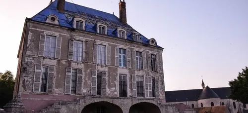 Des tuiles à votre nom sur le toit du Château de Meung-sur-Loire