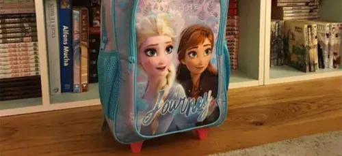 Harcelé pour son sac à dos "La reine des neiges", un petit garçon...
