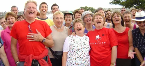 Maine-et-Loire : le yoga du rire pour combattre la morosité