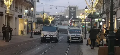 Orléans : un colis suspect à Place d’Arc, les démineurs attendus