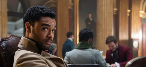 James Bond : la star de « Bridgerton » pour reprendre le rôle ?...