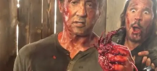 Sylvester Stallone croque dans un cœur humain sur le tournage de...