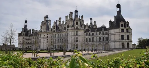 Les châteaux de la Loire servent de décors aux défilés de mode...