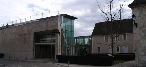 Issoudun : le maire ouvre un musée, le préfet saisit la justice