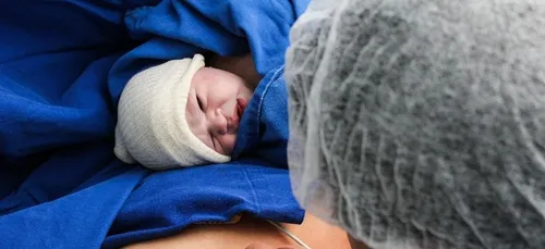 Première naissance en France après une greffe d'utérus