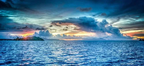 Polynésie : il tombe d'un cargo et survit 16h en pleine mer