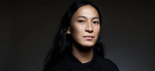 La pince « crabe » de retour grâce au créateur Alexander Wang (Photo)
