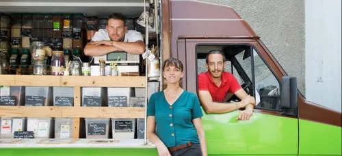 Maine-et-Loire : l’épicerie ambulante « Mon Bio Camion » séduit une...