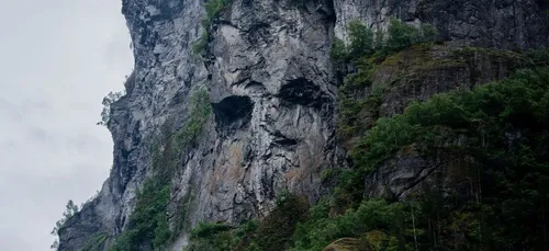 Fatigué d'être en télétravail, il installe son bureau... sur le...