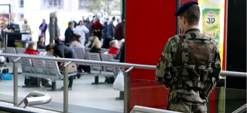 Une nouvelle tribune de militaires, anonymes, ouverte à tous...