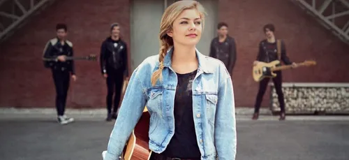 Louane : BigFlo et Oli lui font une surprise sur scène (Vidéo)