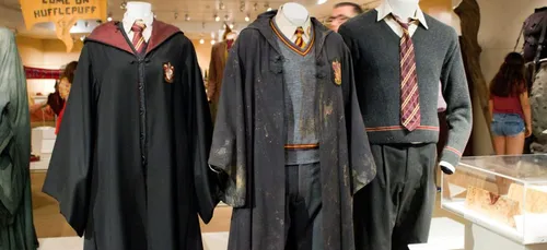 Baguettes magiques, balais et tenues de sorcier vous attendent à...
