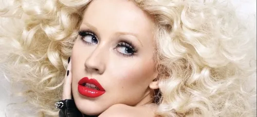 Christina Aguilera est totalement méconnaissable sans son...