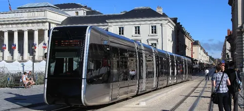 Tours : une passante percutée mortellement par le tramway