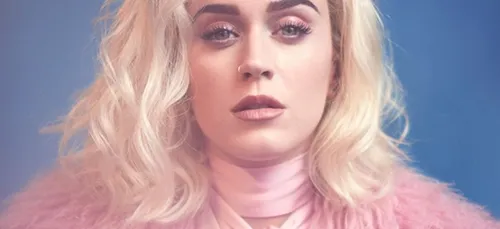 Katy Perry : après le blond platine, elle ose une nouvelle couleur...