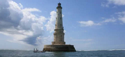 Charente-Maritime : leur bateau coule, quatre personnes secourues...