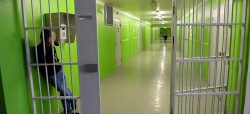 Prisons : bientôt un téléphone fixe dans chaque cellule ?