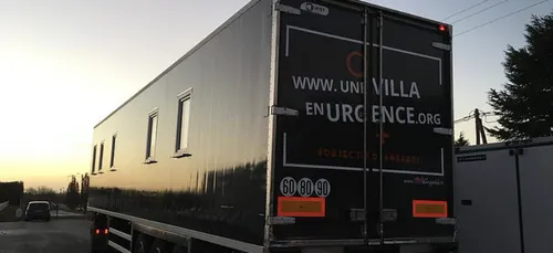 Pays de la Loire : des camions frigorifiques retapés pour héberger...