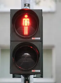 Verbalisé 4 euros pour avoir traversé au rouge !