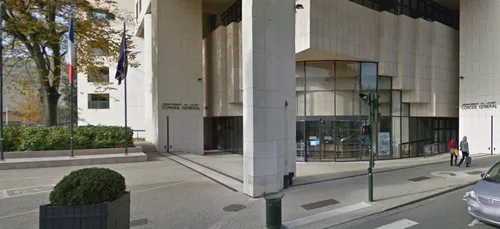 Orléans : le Conseil Départemental accueille les SDF dans son hall