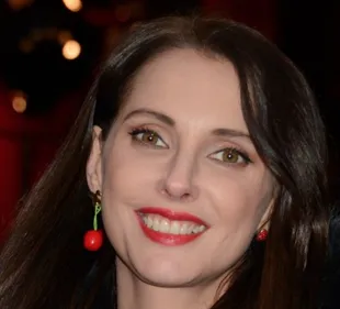 Frédérique Bel pose nue et affole la toile (Photo)