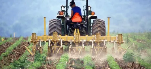 Les agriculteurs des Pays de la Loire manifestent au siège de...