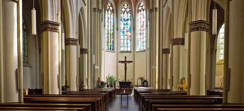 Loiret : un prêtre accusé de pédophilie et de viols suspendu de ses...