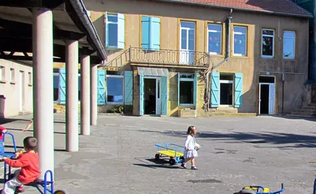 Loiret : un exhibitionniste arrêté sous un préau d’école