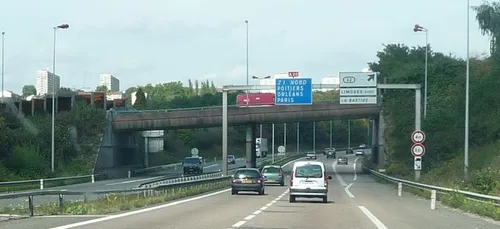 Limoges : un véhicule de la DRI percuté, deux blessés