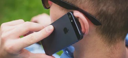 Loiret : il interdit les téléphones portables dans son magasin