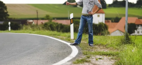 Charente : une auto-stoppeuse renversée