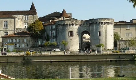 Cognac : deux jeunes se jettent dans la Charente pour sauver leur ami