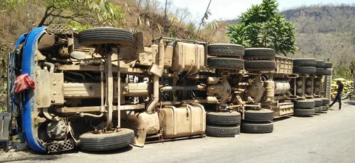 Un camion déverse 12 tonnes de chocolat sur l'autoroute !