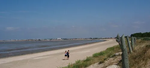 Charente-Maritime : pas de baignade à Aytré avant 2021