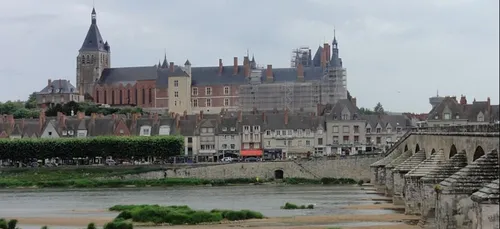 Gien : le maire porte plainte contre un chanteur