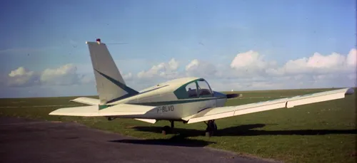 Un pilote de 17 ans pose son avion d'urgence sur l'autoroute