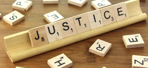 Charente : mécontent, il défonce la voiture de son voisin à coups...