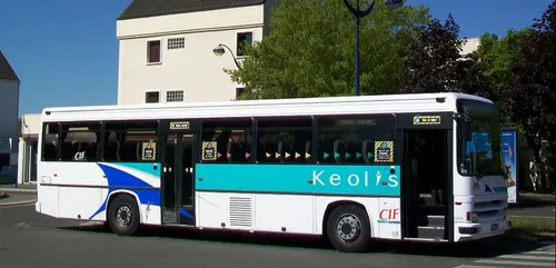 Loiret : Un car scolaire s’enflamme sur la route