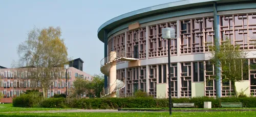 Recalée d’une université car elle n’a pas assez voyagé !