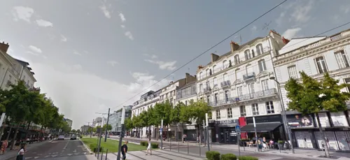 Angers : une mamie, traînée sous une camionnette, a été hospitalisée