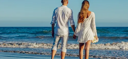 Avec quelles stars les Français aimeraient partir en vacances ?