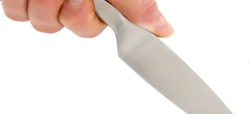 Charente : excédé par les cris de ses voisins, il les attaque