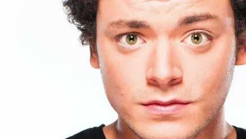 « SODA » : Kev Adams annonce le décès de sa « Mamie Gisèle »,...