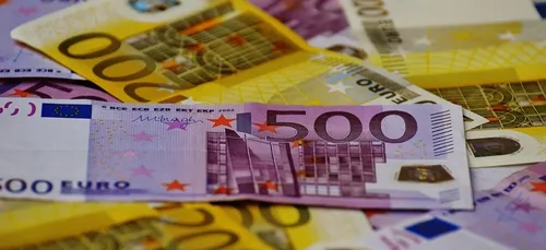 Il vend sa commode mais oublie 180 000 € dedans