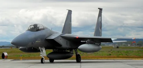 Orléans : Un avion militaire foudroyé en plein vol