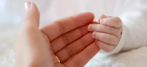 Angoulême : Elle accouche au bord de la D1000 !